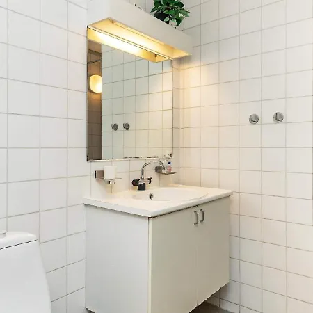 V Apartment Hals