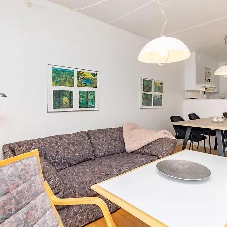 V Apartment *